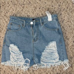 distressed jean shorts ✨